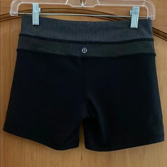 lululemon athletica Groove Reversible Women's Short Bootie Black Shorts 4 - Picture 7 of 10